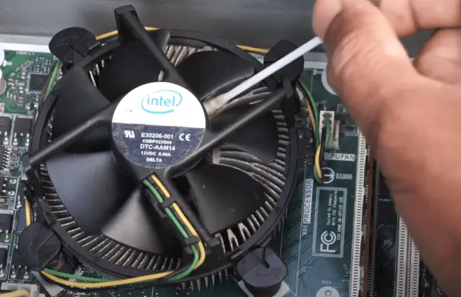 cleaning CPU cooler's heatsink with cotton swab